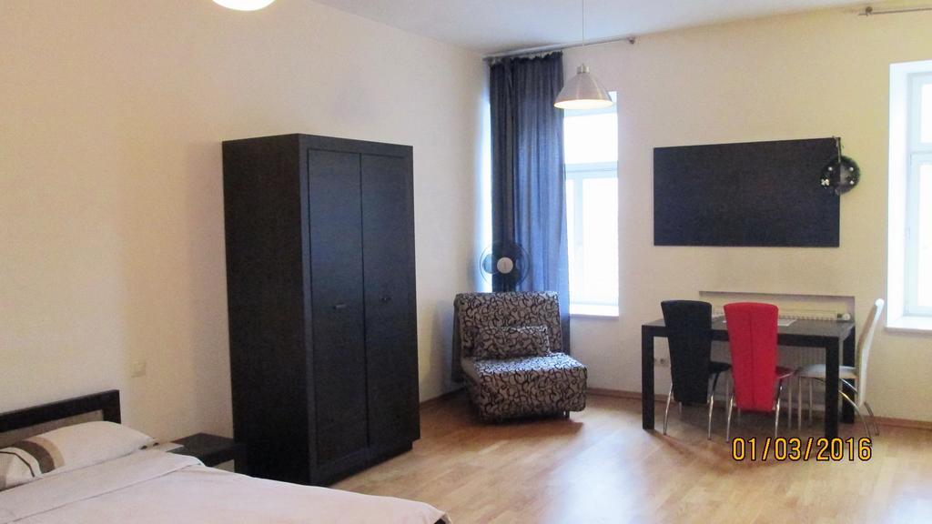 Apartment In The Centre Of Leopoli Esterno foto